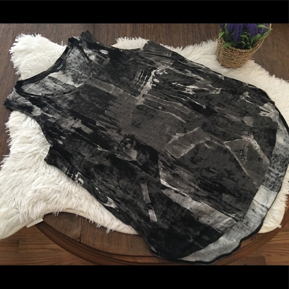 Simply Vera Vera Wang Tops - Simply Vera Wang Size Medium Top 🌹🌹🌹